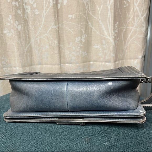Chanel | Medium Faded Grey Calfskin Boy Flap Bag - Picture 5 of 14